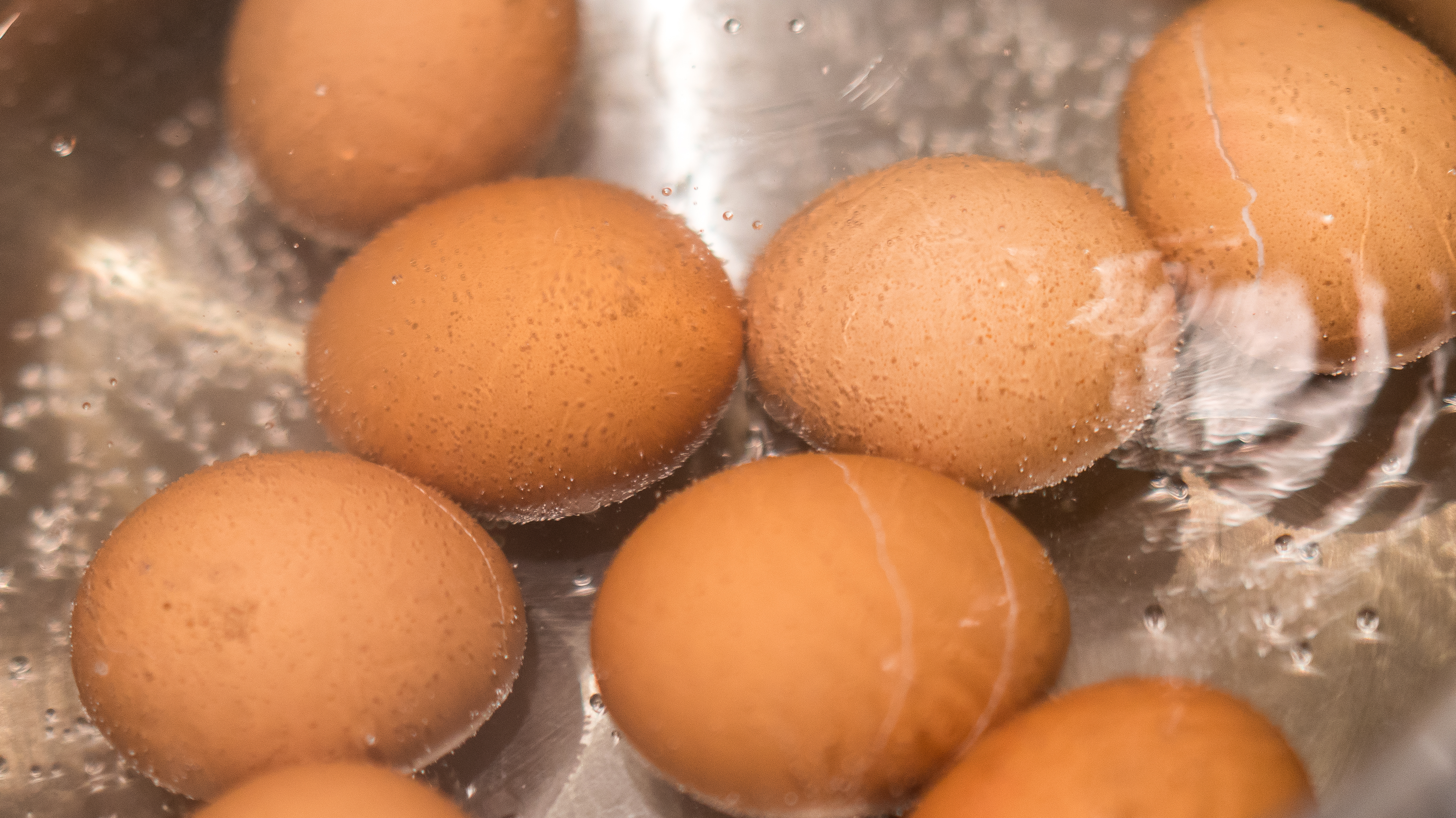 https://www.firstforwomen.com/wp-content/uploads/sites/2/2019/02/instant-pot-hard-boiled-eggs-5-5-5.jpg