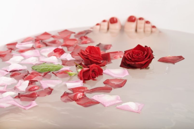 How many cups of rose petals do I need to fill a bathtub ? Appreciate any  tips on where to buy etc - not for V day just sth for the wife! :) 