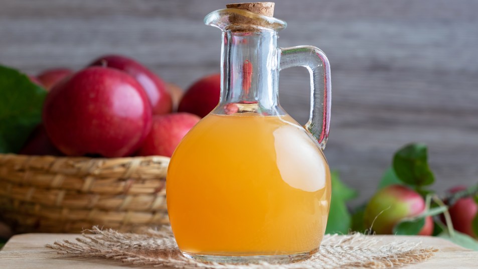 apple-cider-vinegar-for-acid-reflux-and-heartburn-first-for-women