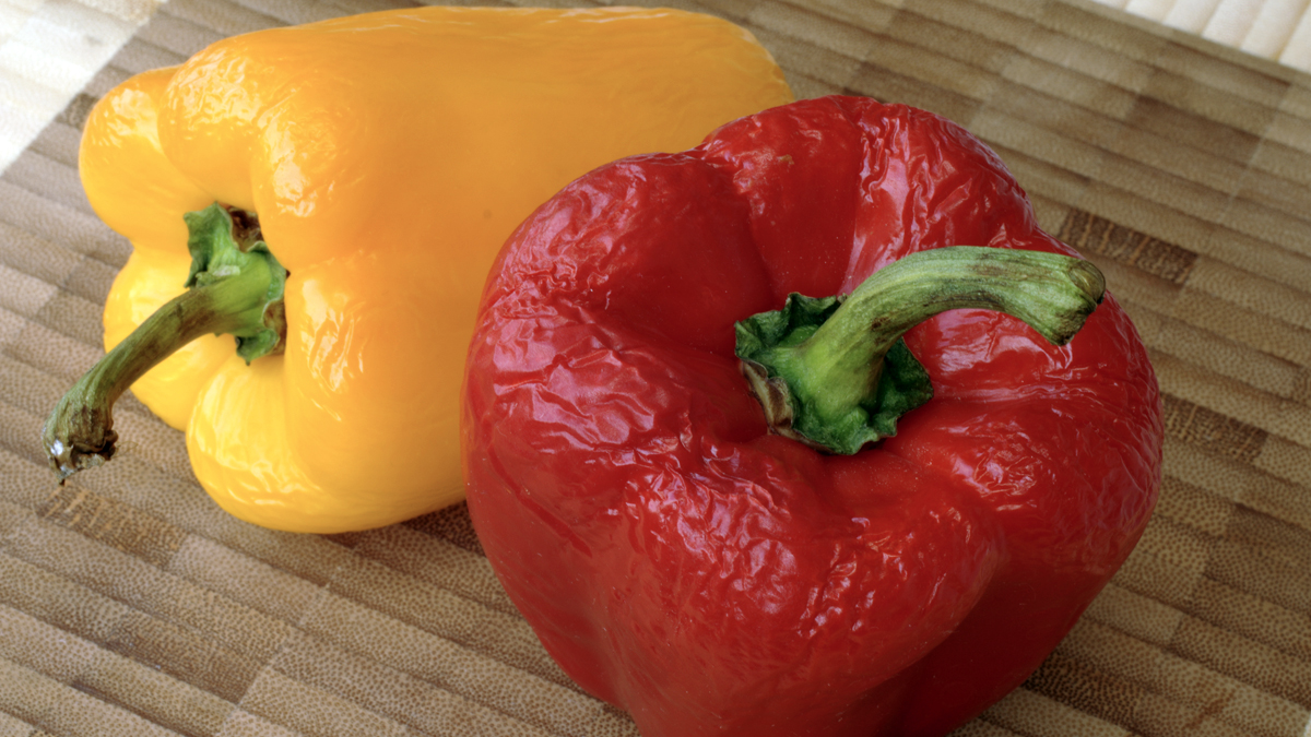 HOW TO STORE BELL PEPPERS FOR LONGER IN YOUR FRIDGE