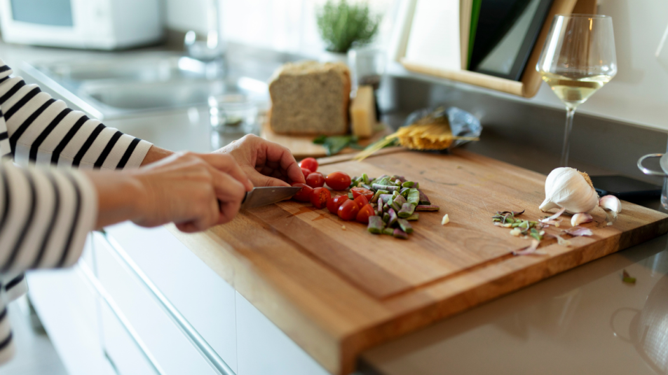 Should You Use a Wood or Plastic Cutting Board?