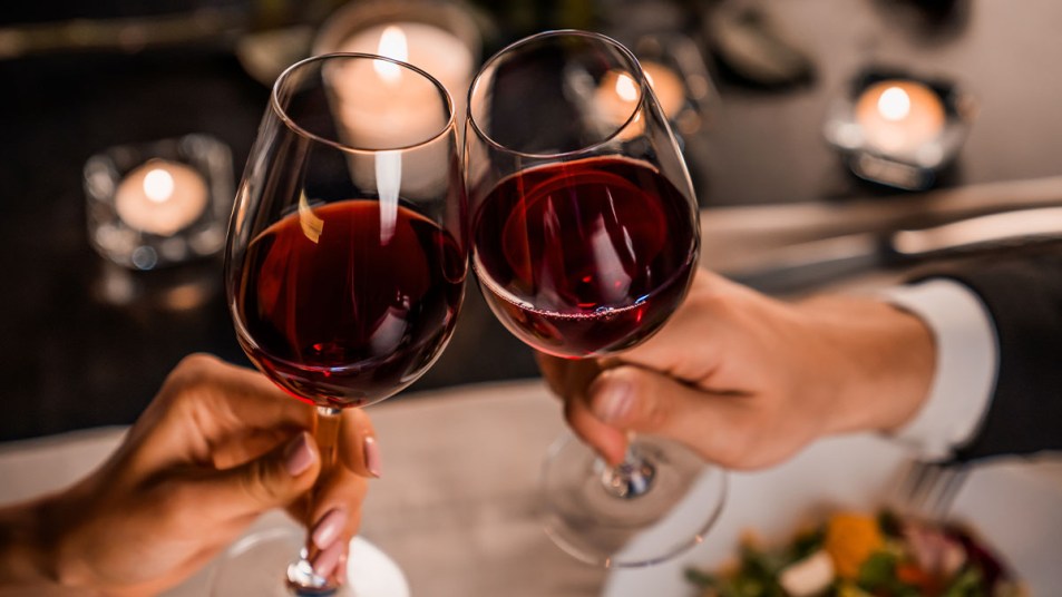 7 Healthy Reasons You Should Drink Wine After Dinner