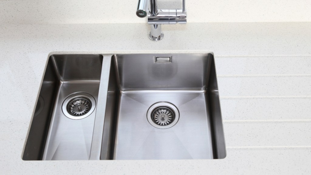 A stainless steel sink can be used to lift onion odor from hands