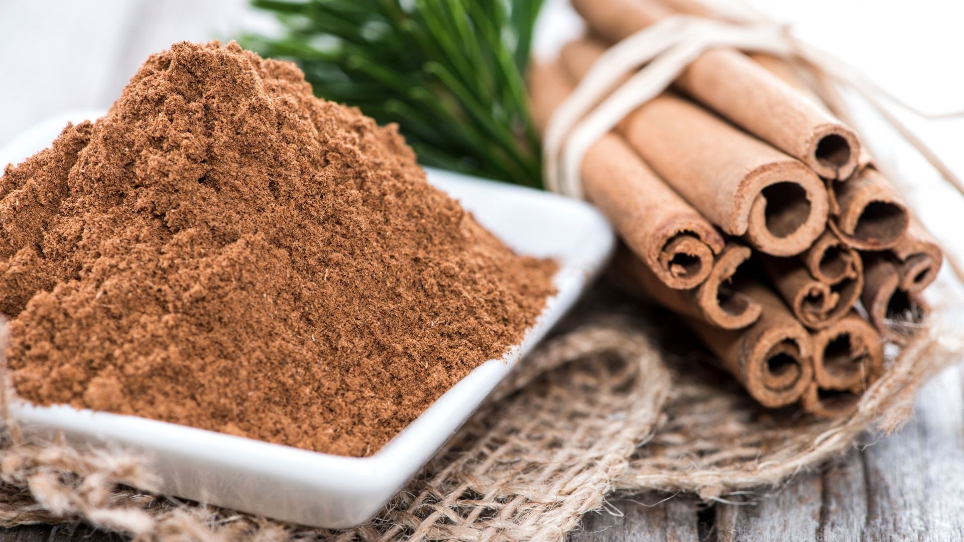 10 Benefits and Uses of Cinnamon Oil