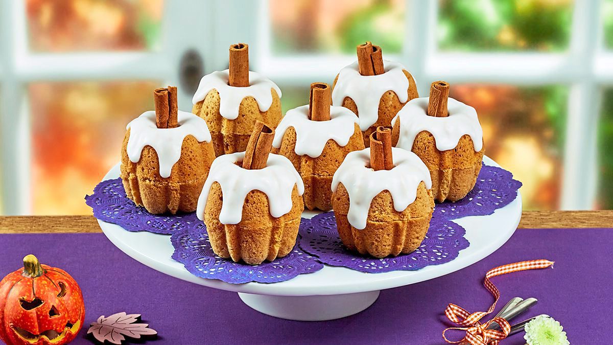 Mini Pumpkin Spice Bundt Cakes - SueBee Homemaker