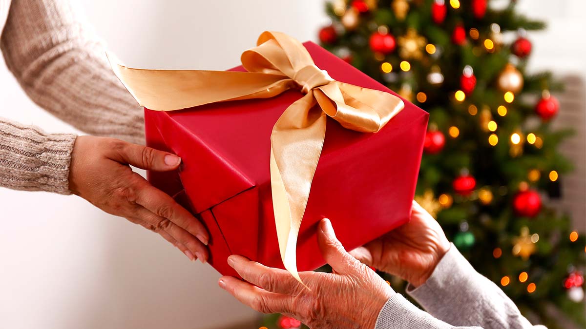 278 Older Woman Christmas Gifts Stock Video Footage - 4K and HD Video Clips  | Shutterstock