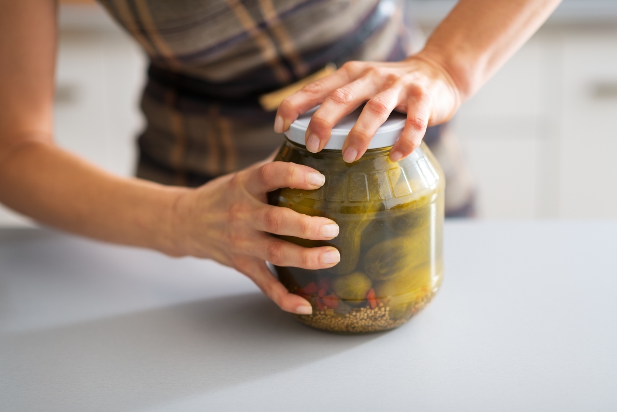 EZ Off Jar Opener : under counter mount jar opener