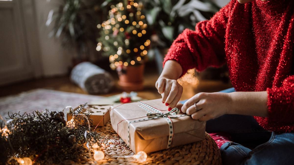 How to Wrap a Present Without Tape: 7 Genius Ideas
