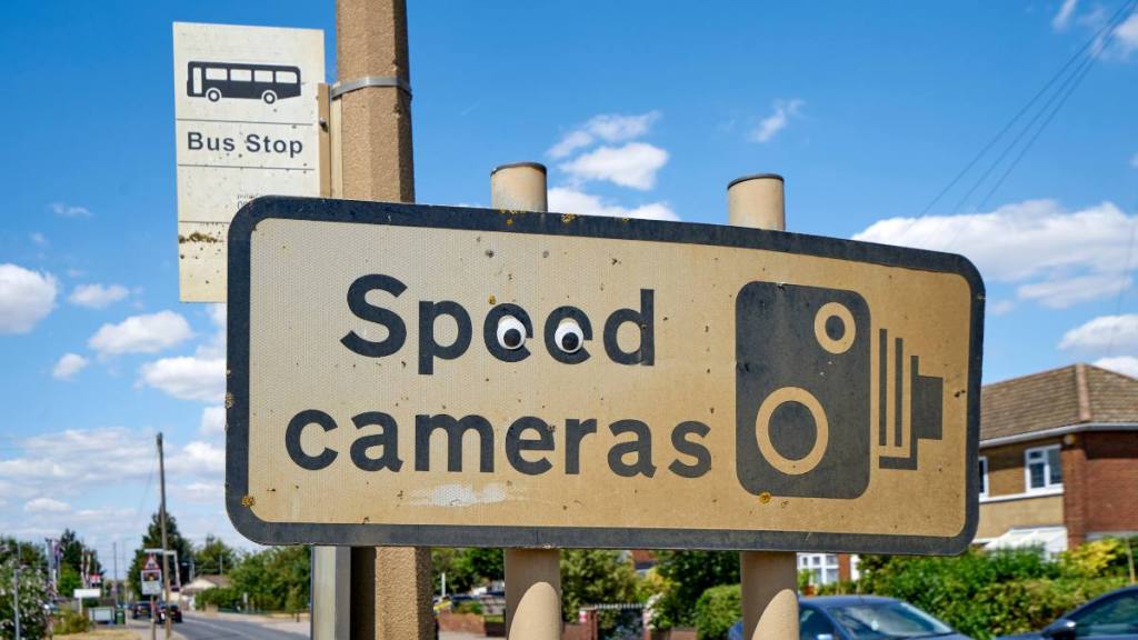 Googly Eyes on a Speed Warning Sign (Funny road signs )