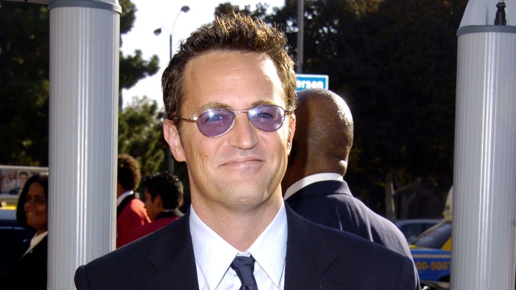 Matthew Perry at the 2004 Emmys