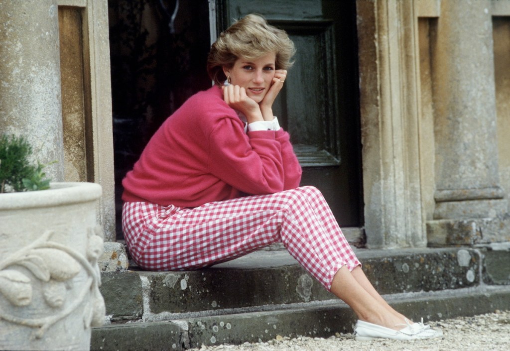 Diana, Princess of Wales (1961 - 1997) sitting on a step at her home, Highgrove House, in Doughton, Gloucestershire, 18th July 1986