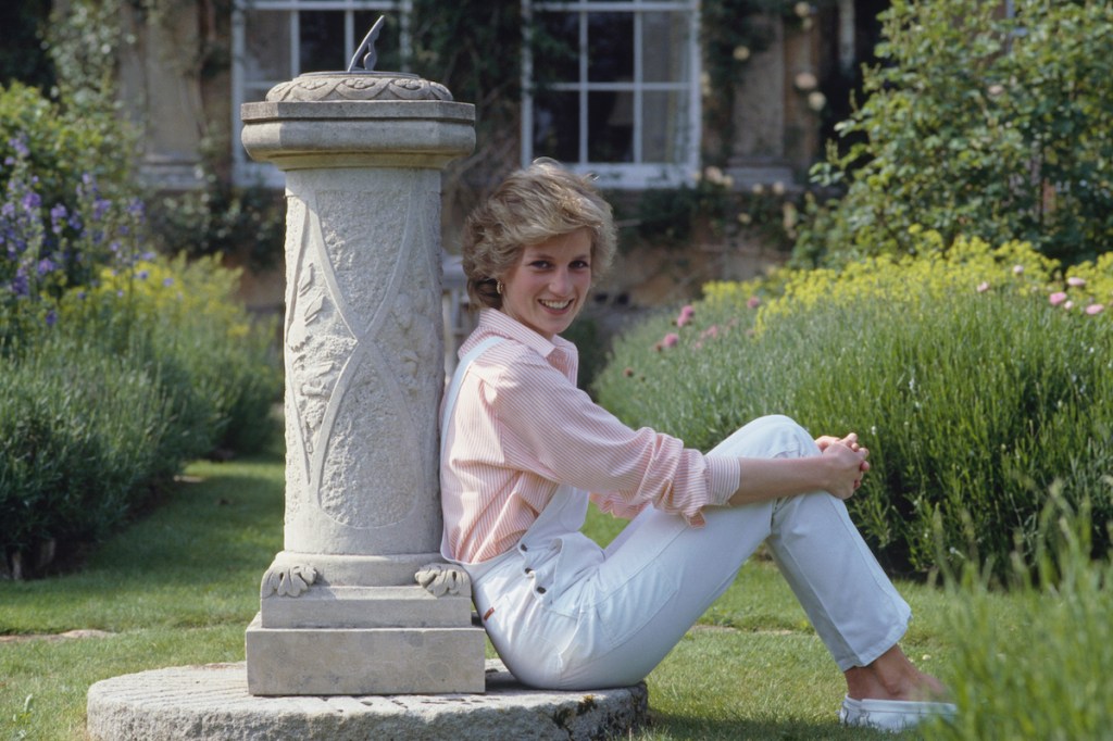 Princess Diana in overalls in 1986